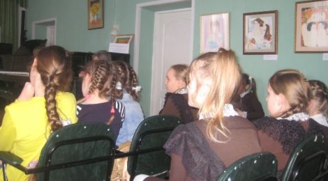 Клирик Покровской церкви г. Городище посетил с пастырским визитом Детскую школу искусств Городищенского района