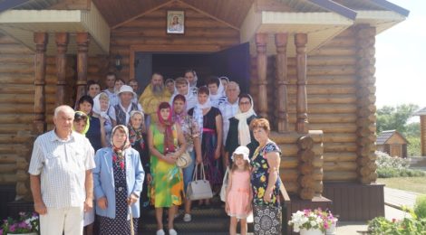 Благочинный Городищенского благочиннического округа протоиерей Виталий Ещенко поздравил жителей Вышелея с праздником села