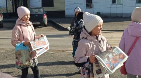 Школьники г.Городище приняли участие в раздаче газет «Фома»