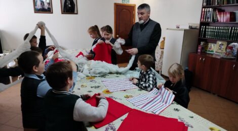 Священник рассказал детям о Масленице и сквернословии