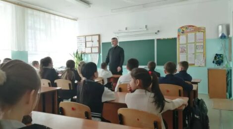 Священник провел урок ОРКСЭ