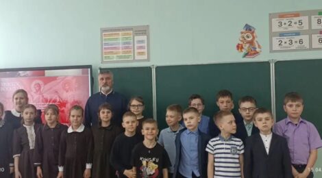 Священник рассказал детям о Пасхе