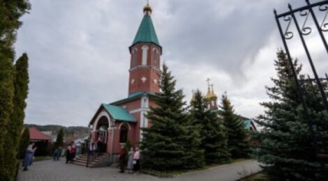 В среду Светлой седмицы митрополит Серафим совершил литургию в Серафимовском храме поселка Чаадаевка