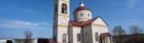 В среду Светлой седмицы митрополит Серафим совершил Пасхальный молебен в селе Архангельское