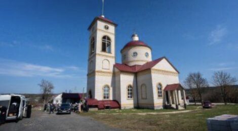 В среду Светлой седмицы митрополит Серафим совершил Пасхальный молебен в селе Архангельское