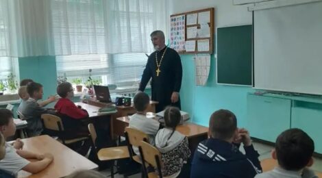 Священник побеседовал с детьми о вредных привычках